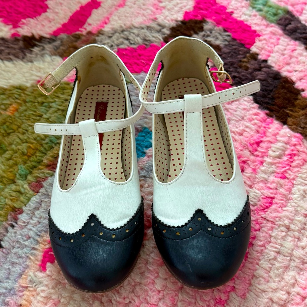 Vintage Women's T-Strap Wingtip Flats - Navy & White Size 7